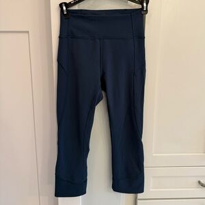 Lululemon women’s cropped Leggings